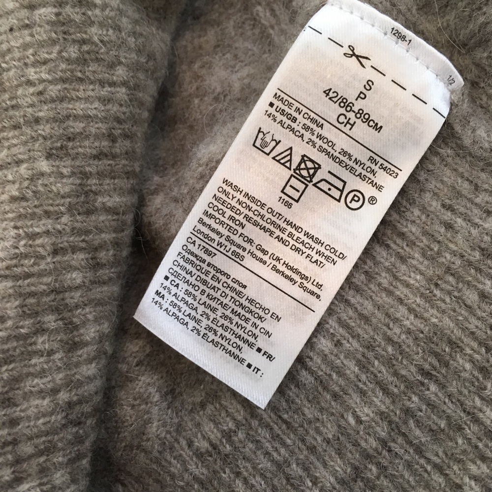 🎉SOLD🎉Banana Republic Filpucci Aire  Sweater - Picture 4 of 6